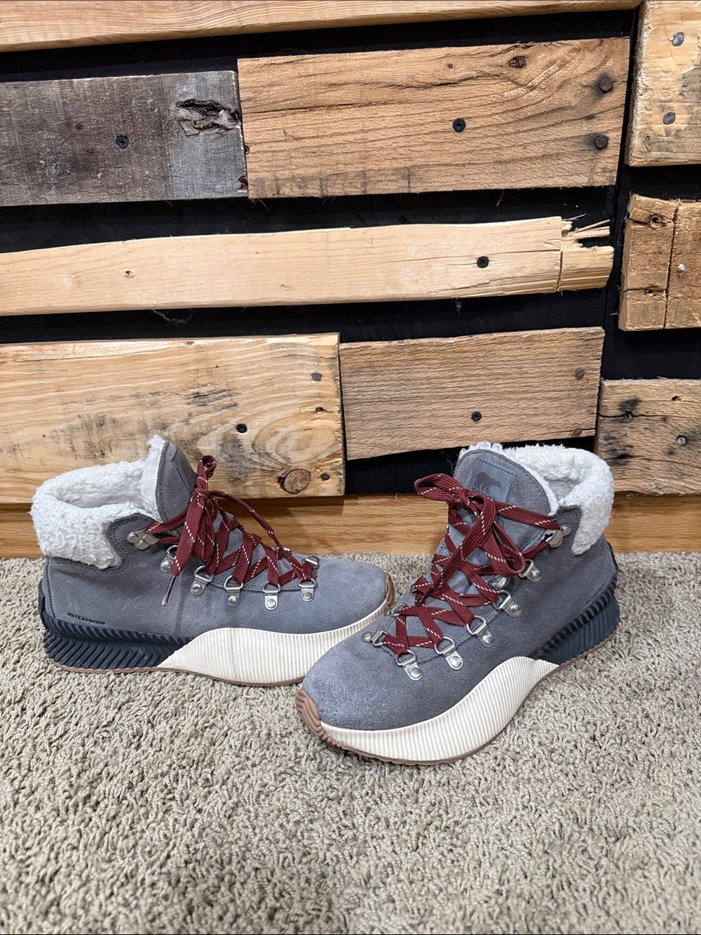 SOREL Women's 8 Out N About III
Conquest Waterproof Boots in Gray